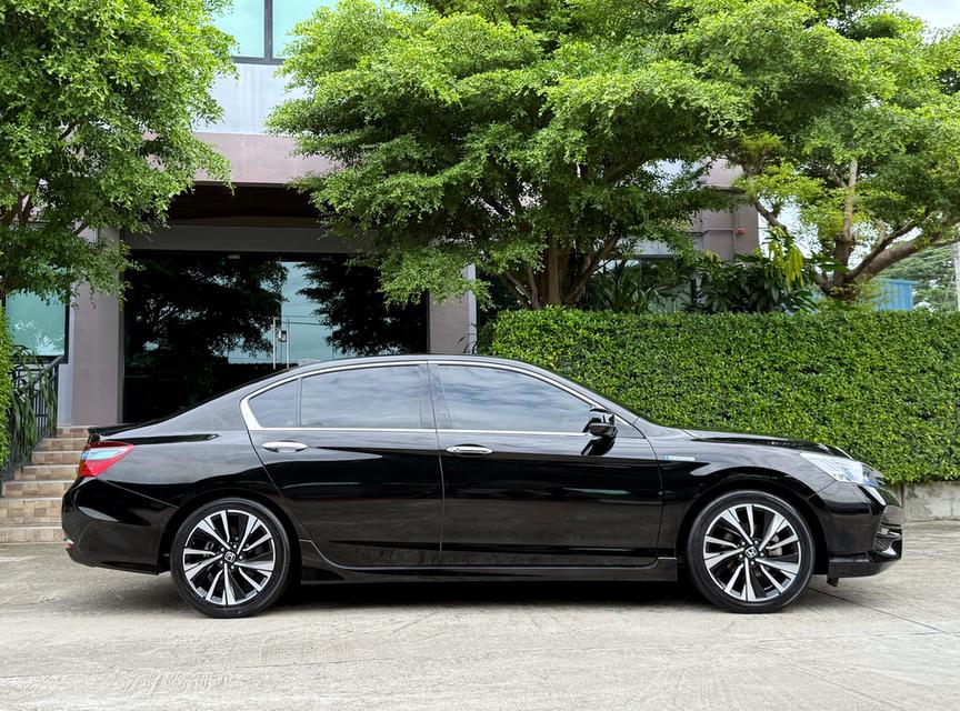 2017 HONDA ACCORD HYBRID TECH รถสภาพสวย สมบูรณ์ วิ่งน้อยเพียง 80,000 กม รถเข้าศูนย์ทุกระยะ ไม่เคยมีอุบัติเหตุครับ
