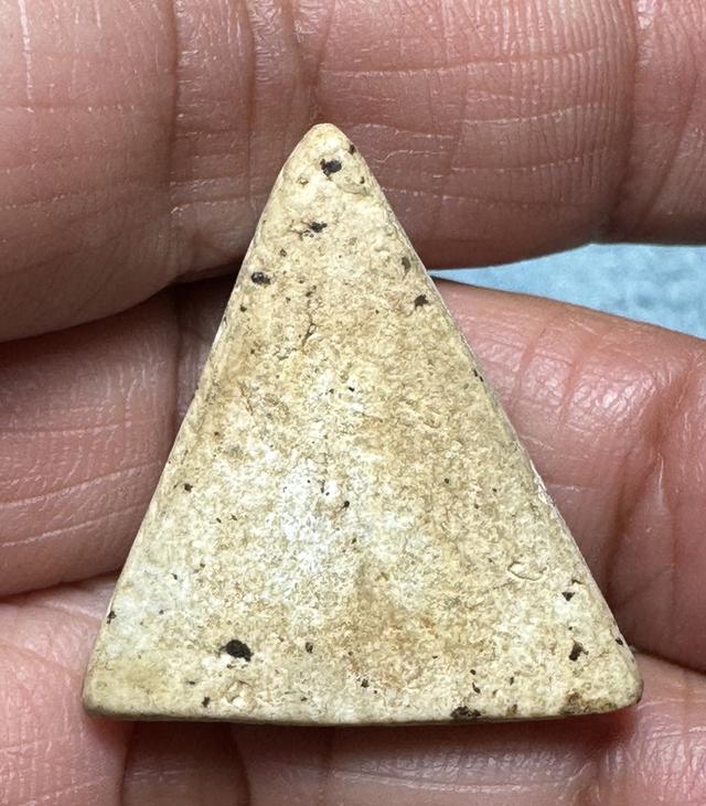 พระสมเด็จกรุเจดีย์เล็ก ว้ดใหม่อมตรส บางขุนพรมพิมพ์สามเหลี่ยมหน้าหมอน รูปย่อยที่ 2