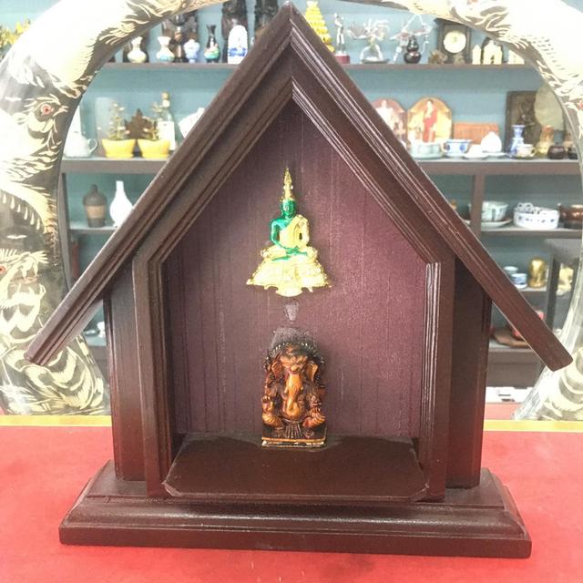 พระแก้ว พร้อมกรอบไม้ 2