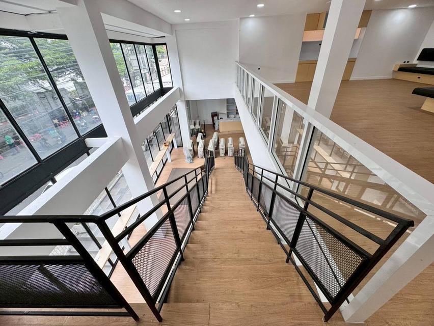 ให้เช่าพื้นที่ ชั้น 1 และชั้นลอย ทำเลเอกมัย ใกล้ BTS เอกมัย (N.1222) 1