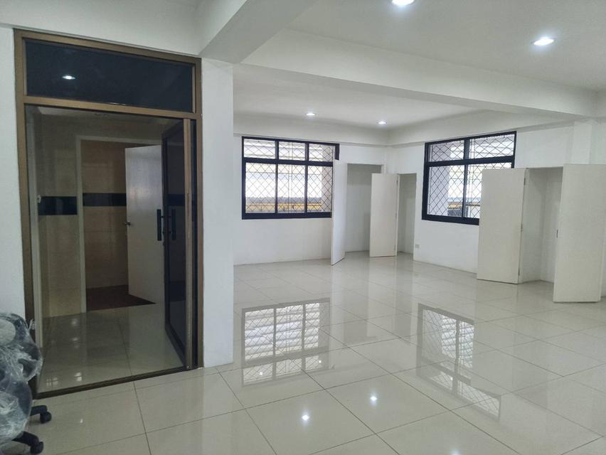 #ให้เช่าโกดังพร้อมสำนักงานถนนปู่เจ้าสมิงพราย สมุทรปราการ ขนาด 10,500 ตร.ม.  พื้นที่ สีม่วง ขอใบ รง.4 ได้ 9