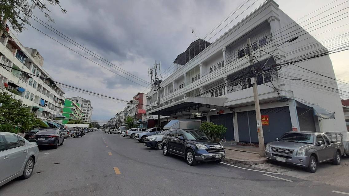 ขายด่วน!! อาคารพาณิชย์ 3 ชั้น มีดาดฟ้า ห้องหัวมุม ติดถนนบางใหญ่ซิตี้ ซอย 10  1