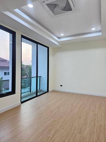 ขายบ้านเดี่ยว 2 ชั้น บ้านเปล่าไม่มีเฟอร์ มีแอร์ให้ทุกห้อง (เฟอร์ที่เห็นคือเอามาไว้นั่งรับรองลูกค้าค่ะ) 7