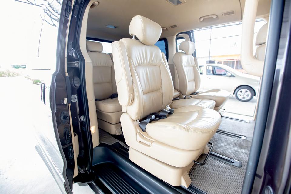 Hyundai H-1 ELITE 2.5 ดีเซล ปี 2016 สีดำ มือเดียวป้ายแดง  13
