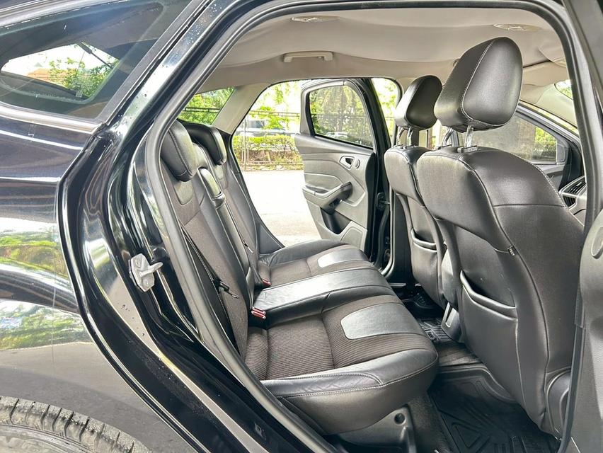 Ford Focus 2.0 S Hatchback AT ปี 2013 16