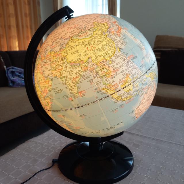 ลูกโลกจำลอง มีไฟ LED ขนาด 12" สภาพเหมือนใหม่ รูปที่ 4