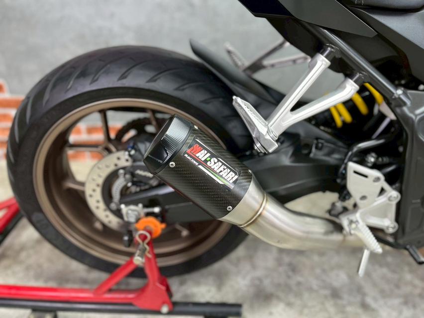 CB 650 R 10