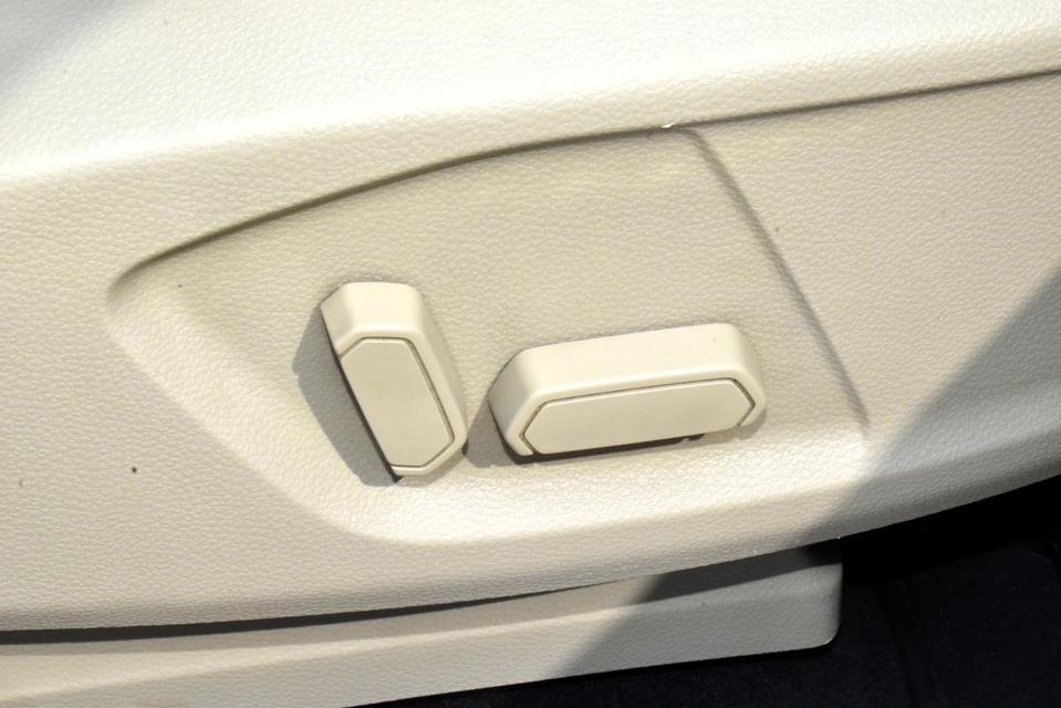 รหัสรถ PB3172 FORD EVEREST, 3.2 TITANIUM PLUS 4WD ดีเซล รูปที่ 3