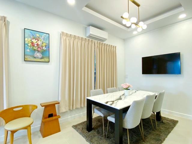 ซ.ลาซาล 40-42 ให้เช่าทาวน์โฮมสุดหรู 4 ชั้น หลังมุม 30ตร.วา. MRT ศรีลาซาล 1.5กม.ลาซาล อเวนิว 900 ม. แหล่งช้อปปิ้ง 4