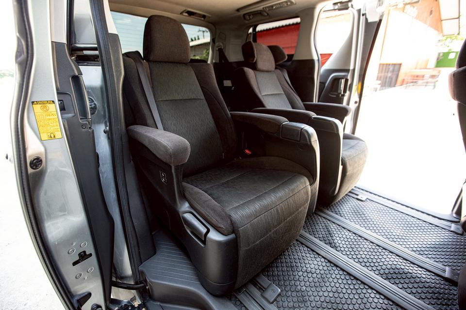 Yoyota Vellfire 2.4ZG ปี14 15