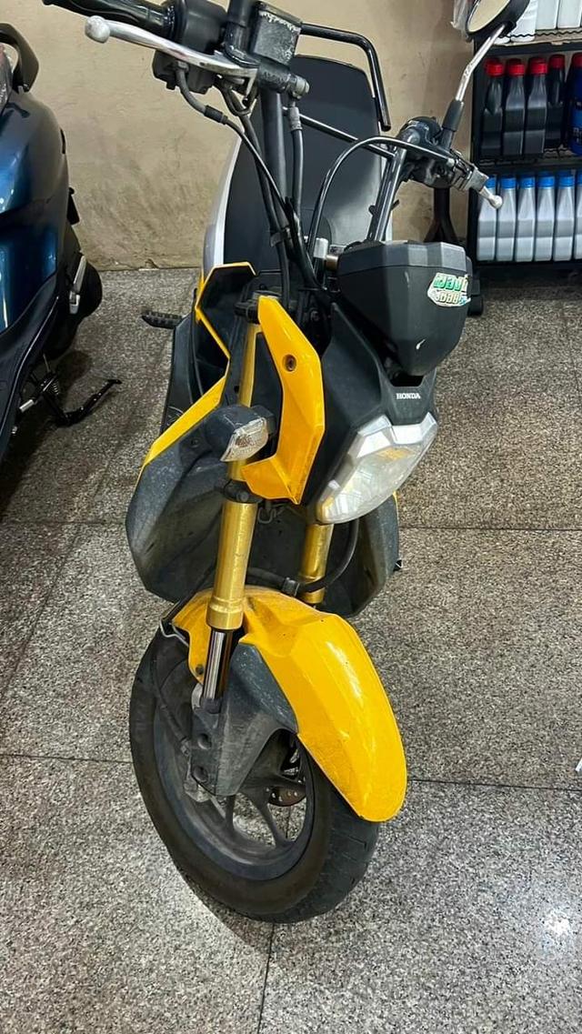 Honda zoomerx สีเหลือง