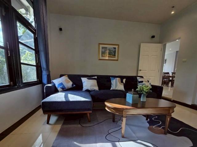 ให้เช่าบ้านเดี่ยวหลังใหญ่100ตรวติดรั้วเมกะบางนา250ตร.ม4นอน3น้ำตกแต่งสวยแอร์เฟอร์ครบเช่า65000บาท/เดือนซอยราชวินิตบางแก้ว 5