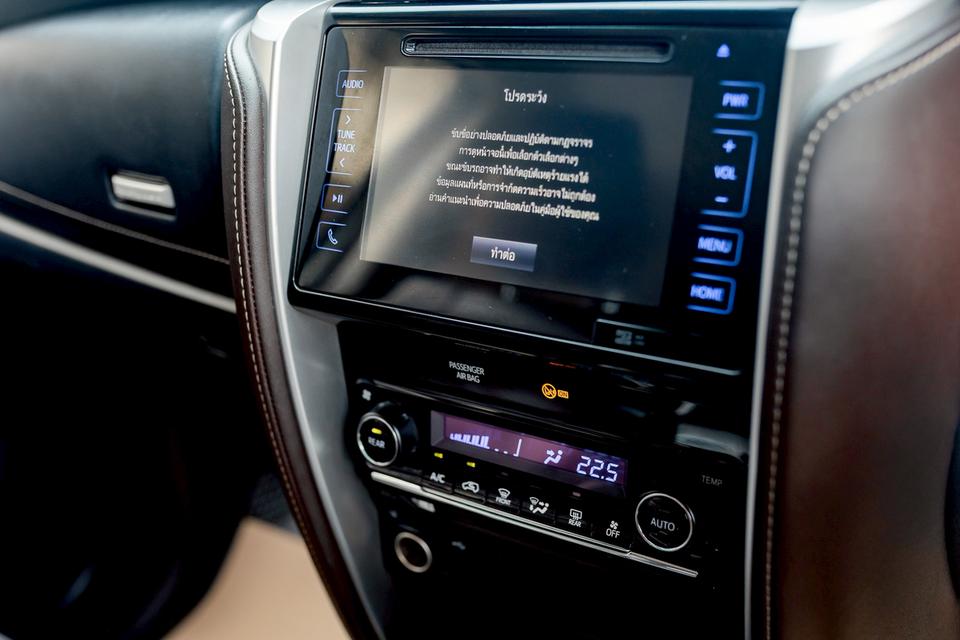 Toyota Fortuner 2.4V ปี18 11