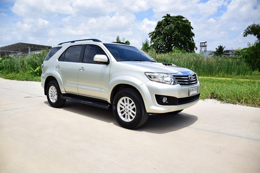 #รถครอบครัว ฟรีดาวน์ # TOYOTA FORTURNER 2.5V เกียร์ออโต้ พ.มัลติฟังชั่นส์ แอร์ดิจิต๊อล เบาะหนังไฟฟ้า ยางใหม่กิ๊ฟกล้องหลัง โทร0957401229 ไอดีไลน์ UTBP