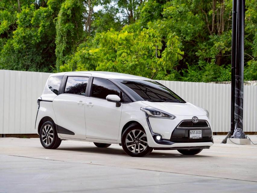 TOYOTA SIENTA 1.5V ปีจด 2017  7