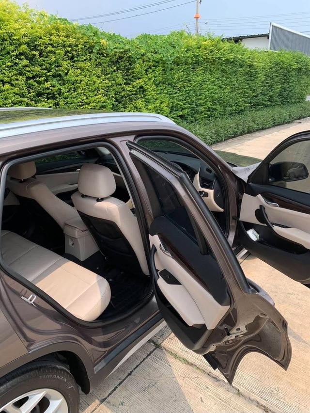 รถบ้านเจ้าของขายเอง BMW-X1 สภาพเดิมๆพร้อมใช้ไมล์เพียง 145995 กิโลเมตร ภายในสะอาด เกียร์อัตโนมัติ เบาะหนังแท้ปรับไฟฟ้า ครบๆ สนใจดูตัวรถ โทร 0957535837 รูปที่ 4