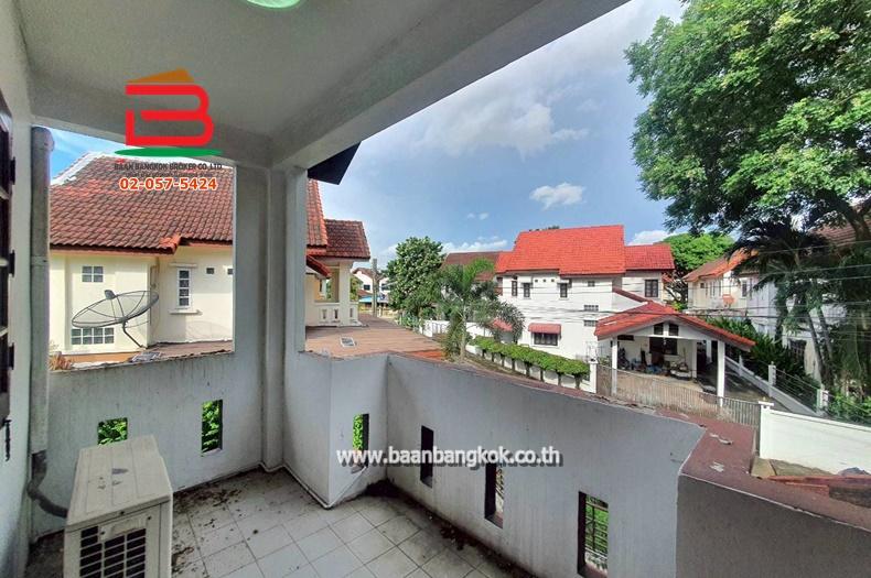 บ้านเดี่ยว หมู่บ้าน เลิศอุบล กม.6 (ซ.รามอินทรา 65 แยก 2-4) เนื้อที่ 74.4 ตรว. ถนนรามอินทรา แขวงท่าแร้ง เขตบางเขน กรุงเทพมหานคร 11