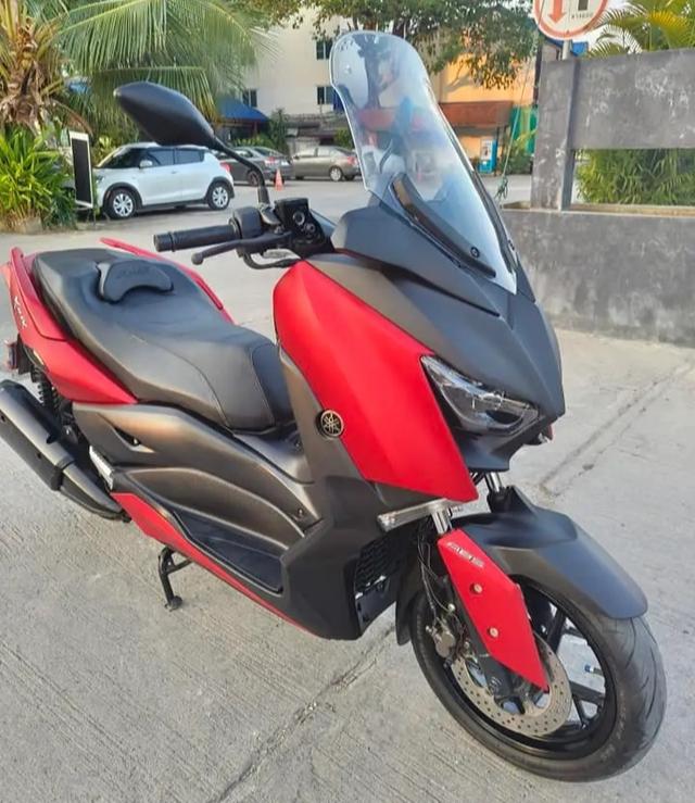 Yamaha Xmax สีแดง ดำ 2