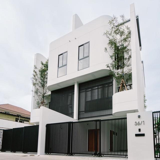 The Shade 101 บ้านร่มเงา บ้านหรูใจกลางเมืองสุขุมวิท 2