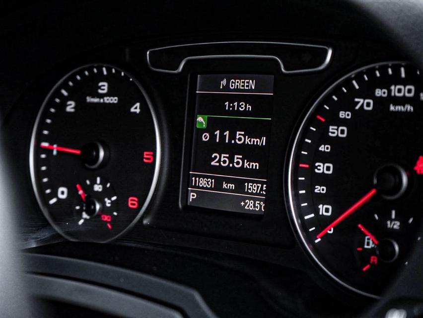 Audi Q3 2.0 Quattro SUV 2014 รถศูนย์ Audi มือเดียวป้ายแดง 10