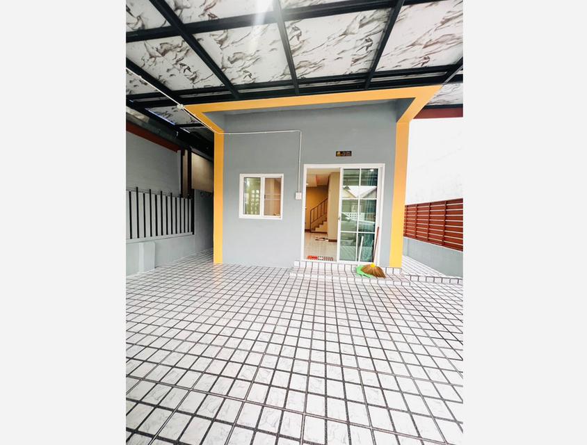 บ้านอมรทรัพย์ อยู่วิทยา 18 เขตหนองจอก บ้านสวยรีโนเวทใหม่ 2 ชั้น 30.5 ตร.วา 4 นอน 3 น้ำ จอดรถ 2 คัน 3