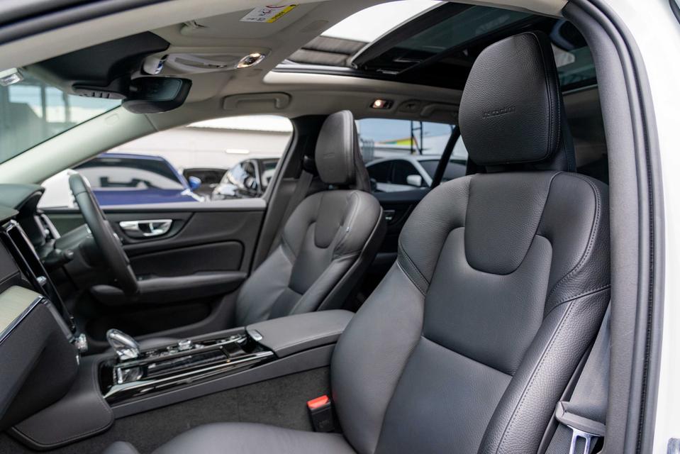 (แจ้งรหัสรถ NP999) 💥 VOLVO V60 T8 TWIN ENGINE AWD 2020 รูปที่ 12