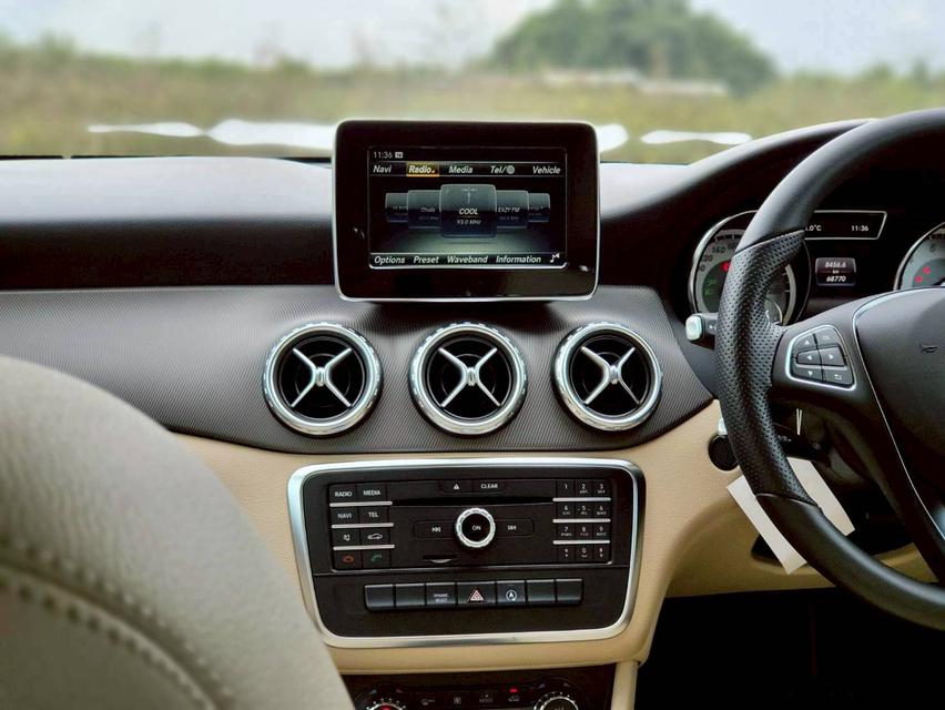 2017 BENZ GLA200 Urban (W156) มือเดียว ใช้น้อยมาก ดูแลถึง ประวัติเซอร์วิสครบ ราคาถูกสุดในตลาด  16