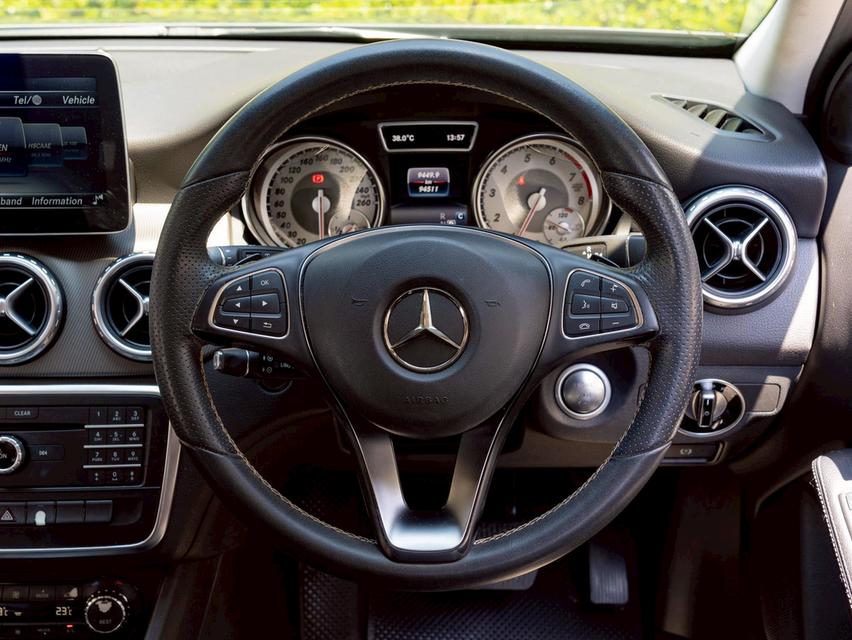 Mercedes Benz GLA200 รูปที่ 19