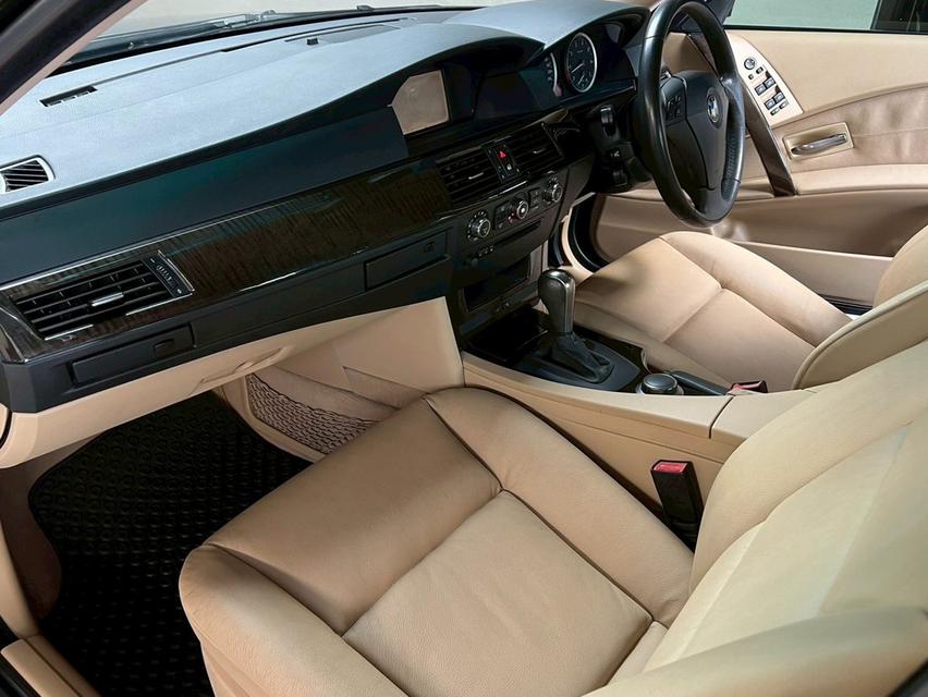 BMW 523i 2.5 E60 Sedan 7
