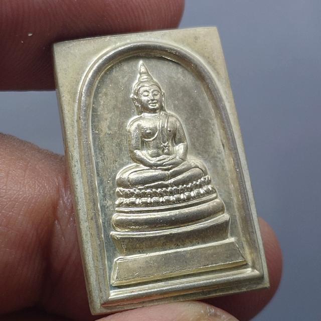 พระพุทธนวมมหาราชายุจฉับปริวัตนมงคล หลังพระปรมาภิไธย ภปร. เนื้อเงิน ที่ระลึก 72 พรรษา รัชกาลที่9 ปี2542 พร้อมกล่องเดิม รูปที่ 5