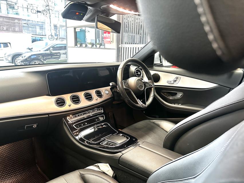 BENZ E220d 2.0 AMG SPORT จดทะเบียนปี 2022 9