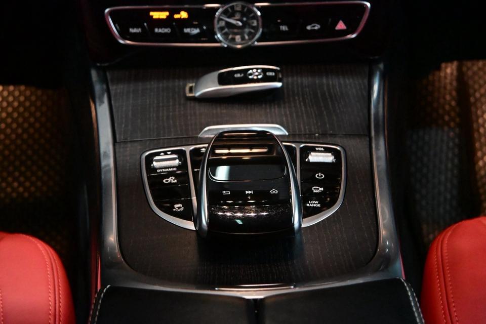 (แจ้งรหัสรถ JRS8999) MERCEDES-BENZ G400d สีดำ ภายในแดง ลงตัวมากๆ รูปที่ 13