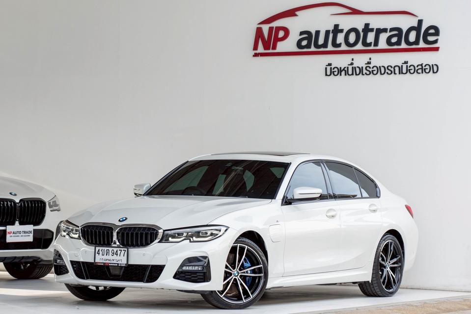 รหัสรถ NP9477 รุ่นรถ : BMW 330e M SPORTปีรถ : 2021 รูปที่ 4