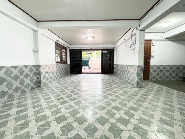 ให้เช่าบ้านเดี่ยว 2 ชั้น Home Office ซอยลาดพร้าว 64 เข้าออกได้หลายทางสุทธิสาร ร่มรื่นเป็นส่วนตัว เหมาะอยู่อาศัยหรือทำออฟฟิศ 2