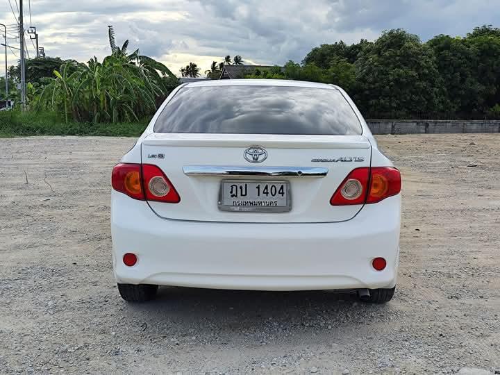 Toyota Corolla Altis สีขาว 2