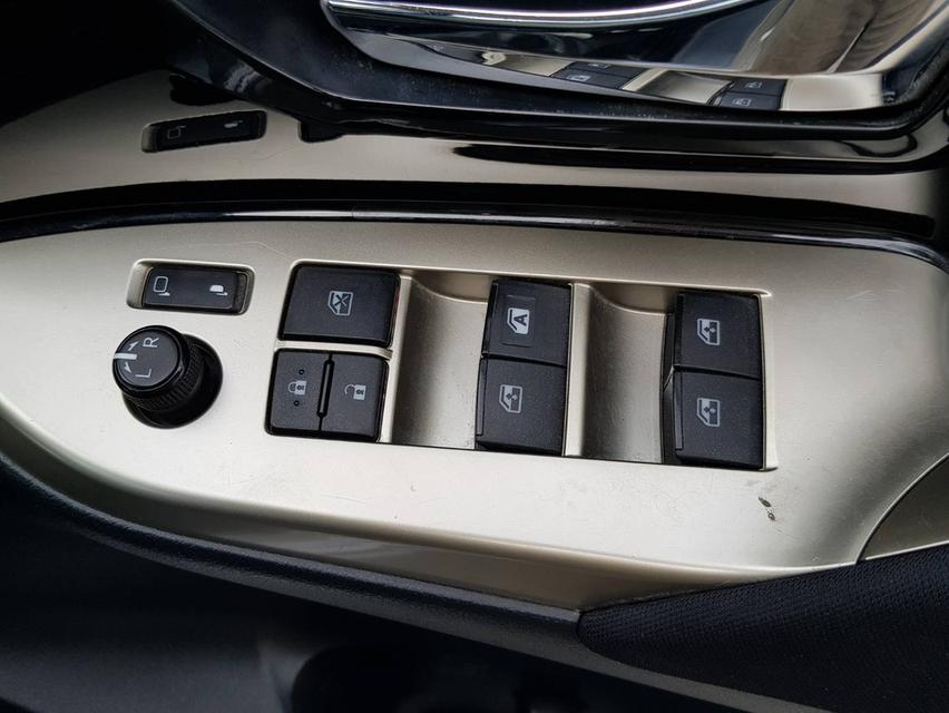 Toyota Innova Crysta Turbo 2.8L 2017 8-Seat 5