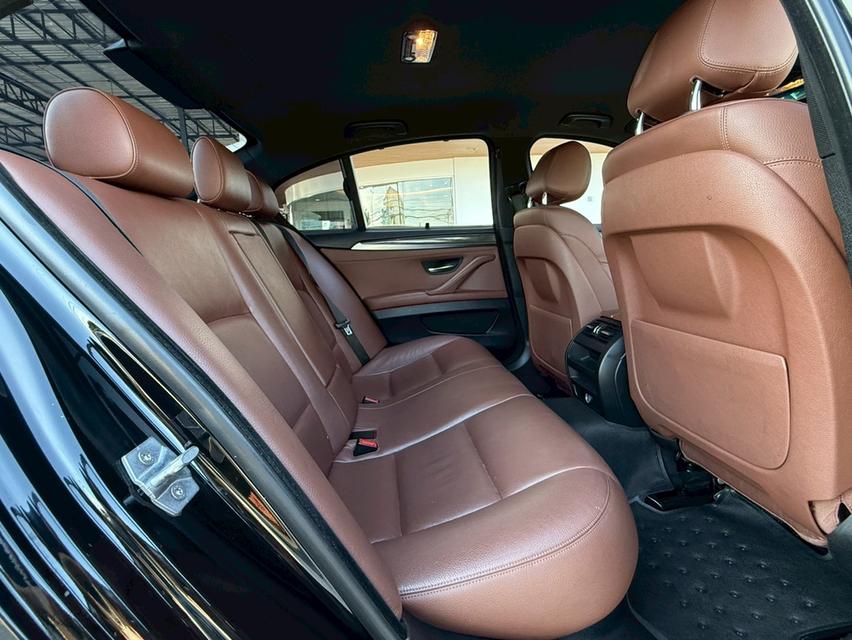 BMW SERIES 5, 528i M SPORTโฉม F10 ปี10-17 สีดำ เกียร์ออโต้ เครื่องเบนซิน M Sport LCi ปี 15 แท้ ปี2015(เลขไมล์ 154,745 km.) รูปที่ 13