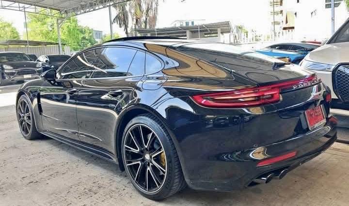 Porsche Panamera 4 E-Hybrid