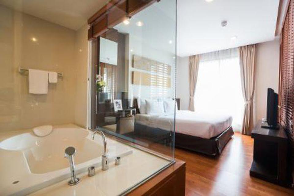 4 star hotel at Ratchada for rent, monthly rental for one bed room 54 sqm full service, rare price 9