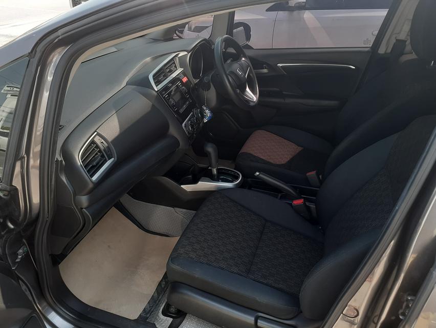 รถยนต์ honda jazz ปี2017 A/T 1.5 สีเทา ราคา375,000