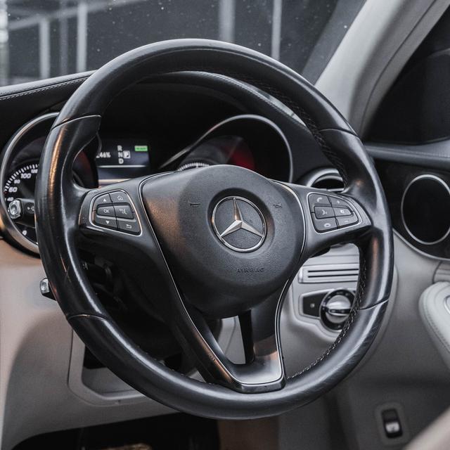รหัสรถ 67GG678 Benz C300 ปี 2015 รุ่น Exclusive คือรถยนต์ C-Class (W205) 20