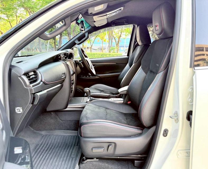 รหัสรถ PR9758 Toyota Fortuner 2.8 GR Sport 4WD Black Top ปี 2022 รูปที่ 11