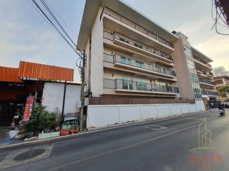 5-storey commercial building for rent in Ekamai area 1