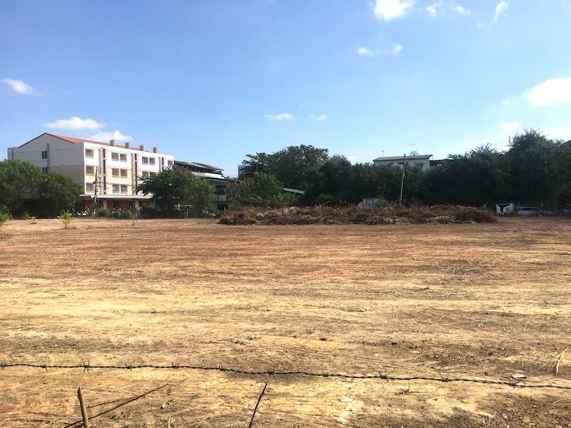 ขายที่ดินซอยช้างเผือก 12 ในเมืองโคราช ทำเลหอพัก อพาร์ทเม้นท์ คอนโด ที่ดินถมแล้ว เนื้อที่ 2-1-60ไร่ ติดถนน 2ด้าน ขนาดที่ 70x40m 1