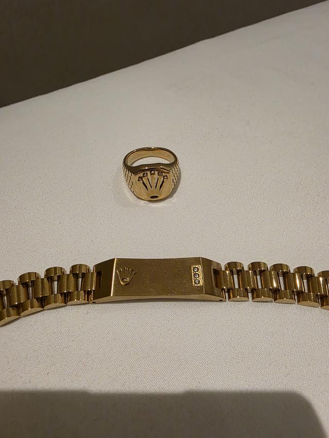 ของสะสม สร้อยข้อมือและแหวน ROLEX สีทองหนักๆ 2 ชิ้น เหมาๆ  สวย หายาก เดิมๆ ขายตามสภาพ พร้อมส่ง รูปที่ 3
