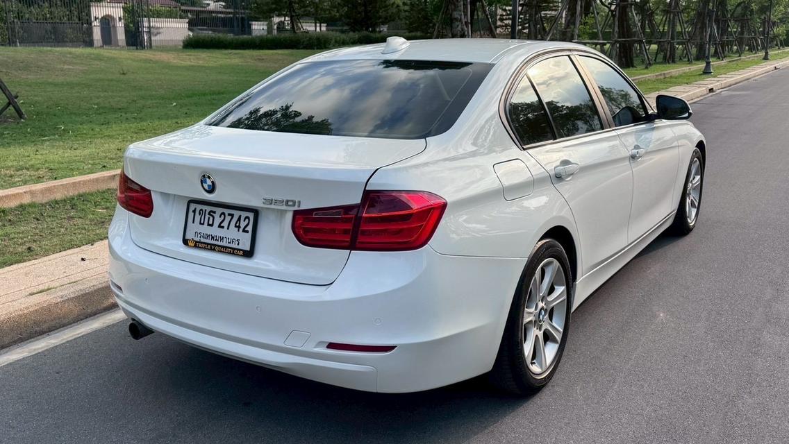 (แจ้งรหัสรถ TPV2742) 🎊 BMW 320i ปี 2014 🎊 รูปย่อยที่ 3