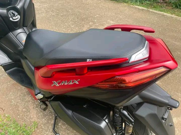 YAMAHA XMAX สีแดงฉ่ำๆ 2