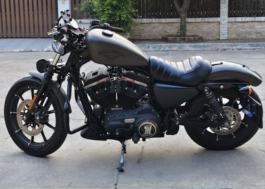 Harley Davidson spotter Iron 883