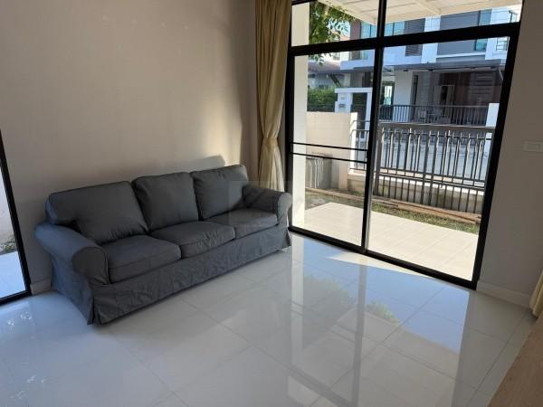 ให้เช่าบ้านเดี่ยว 2 ชั้น 3 ห้องนอน โครงการ ออร่า Aura รามคำแหง 94 ใกล้รถไฟฟ้า MRT สัมมากร เฟอร์นิเจอร์ครบ 4