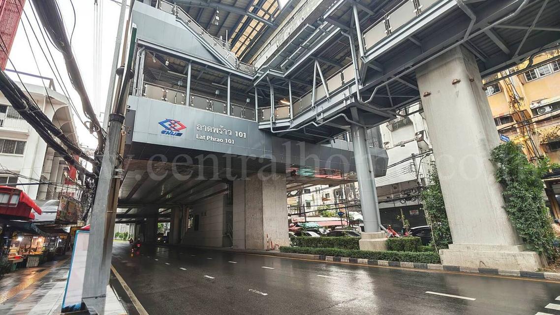 อาคารพาณิชย์ 3 ชั้นครึ่ง ติดรถไฟฟ้า MRT สถานีลาดพร้าว 101 17